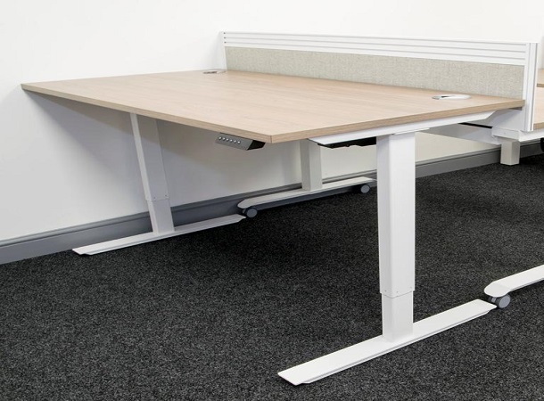 How To Optimise Your Workspace With A Height Adjustable Desk?
