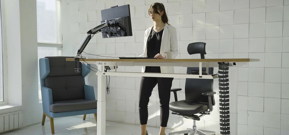 Why Is The Height Adjustable Desk Becoming So Popular?