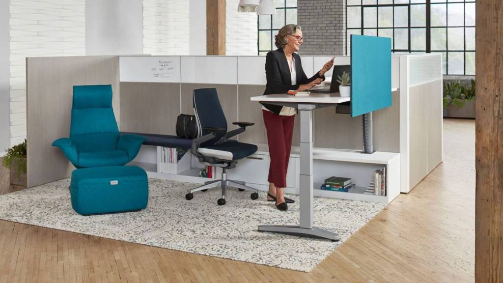 Why You Need A Height Adjustable Desk For Your Home Office?